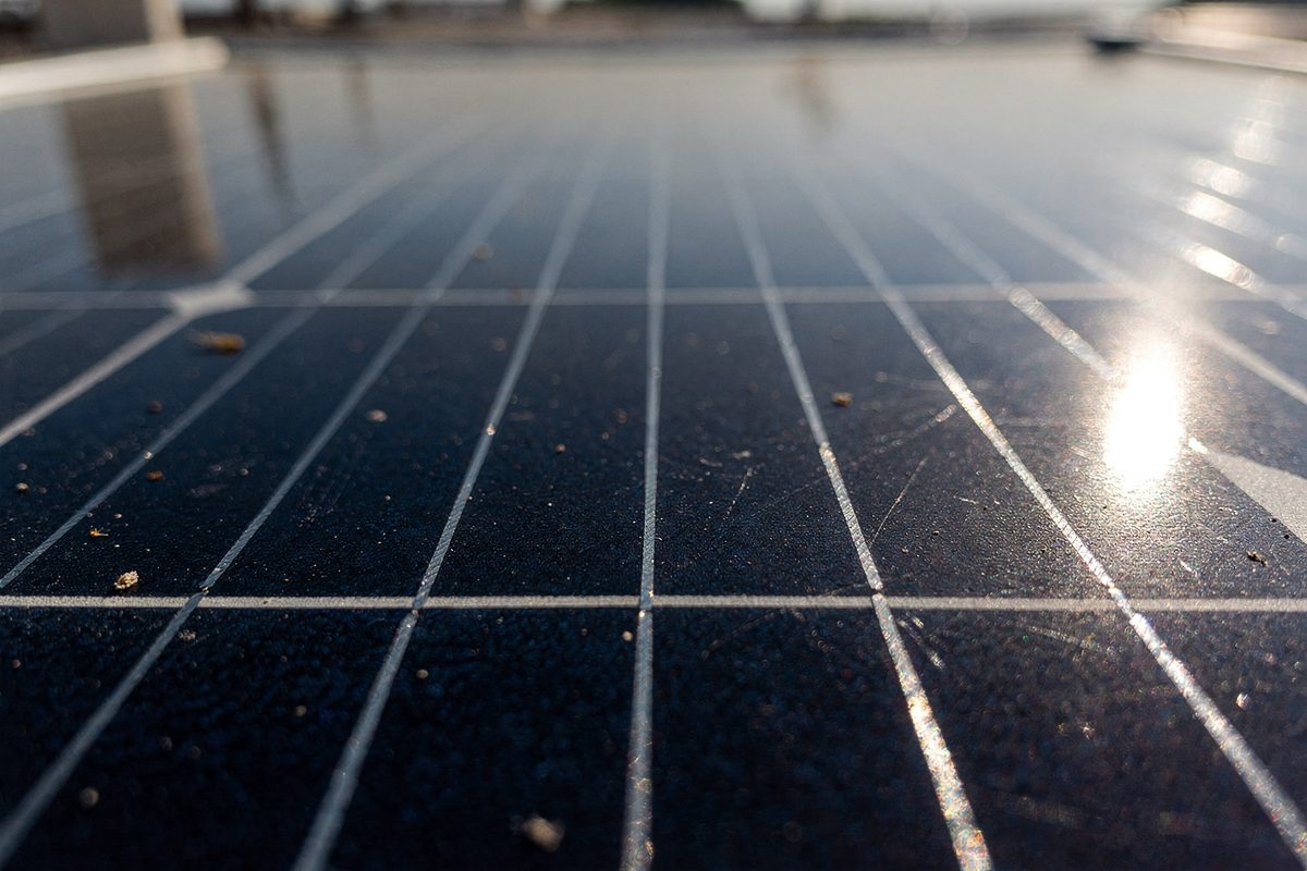 Primer plano de la textura de células solares monocristalinas
